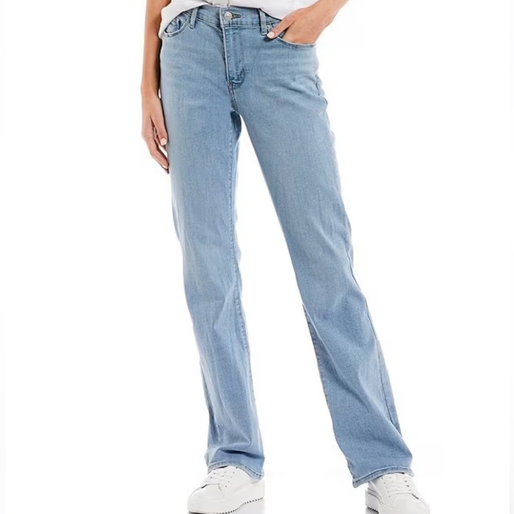 Levi’s Strauss Classic Light Denim  Boot Cut Jeans Zero Distressing Size 4